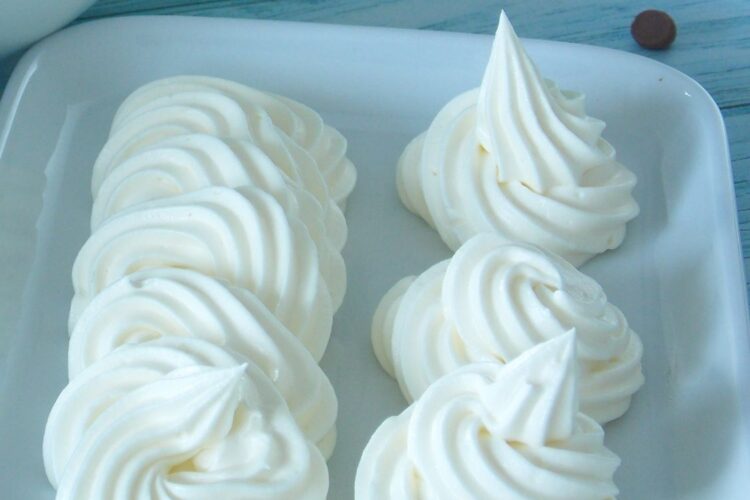 crema pentru prajitura buna pentru ornat diverse prajituri si torturi