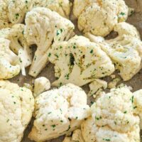 Conopida asezonată, pe punctul de a intra în cuptor pentru a deveni o garnitură crocantă și aurie