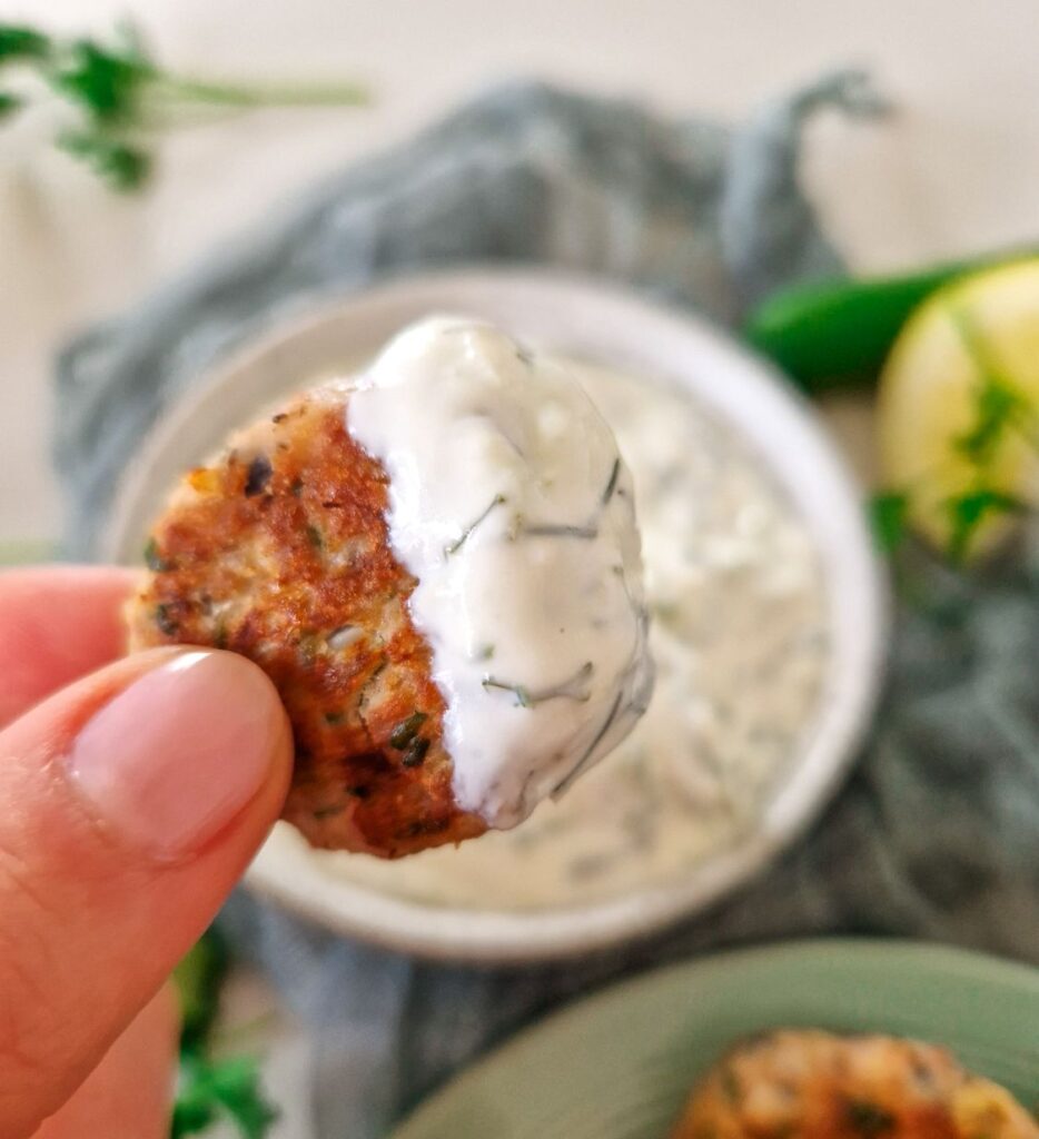 chiftelute de curcan inmuiate in sos de iaurt 