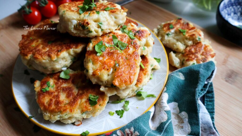 pancakes cu brânză feta și verdeață pentru mic dejun